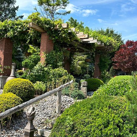 コバーグ The Wind In The Willows - Luxury Lakefront Oasis Bed & Breakfast エクステリア 写真