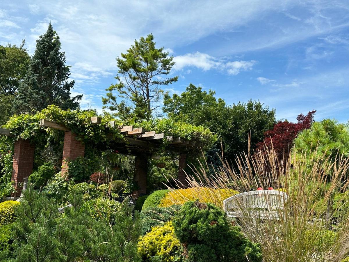 コバーグ The Wind In The Willows - Luxury Lakefront Oasis Bed & Breakfast エクステリア 写真