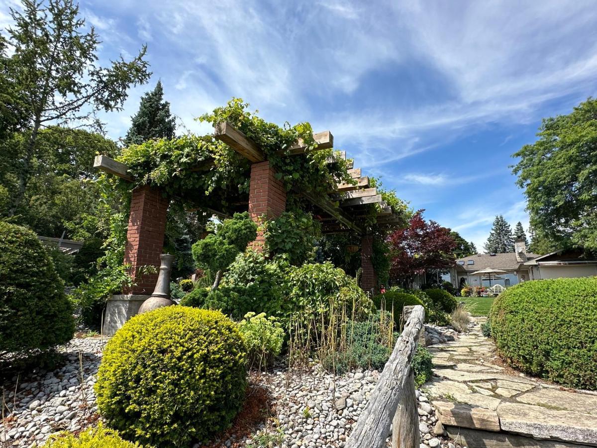 コバーグ The Wind In The Willows - Luxury Lakefront Oasis Bed & Breakfast エクステリア 写真